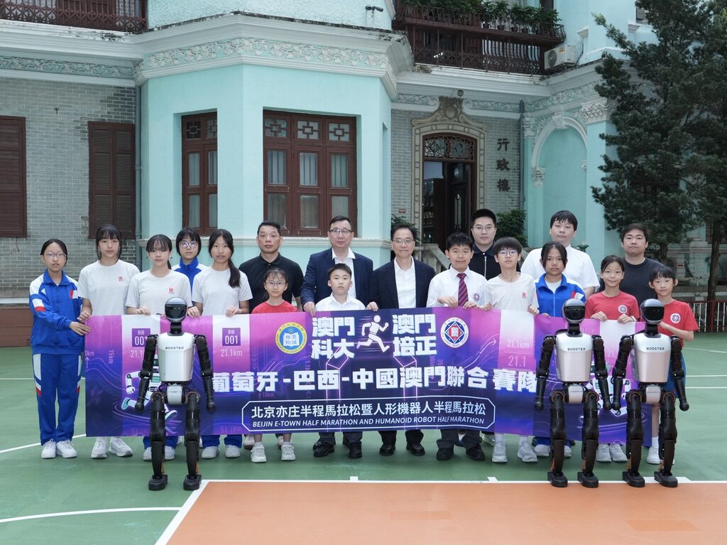 Both joint teams before departing for the test event